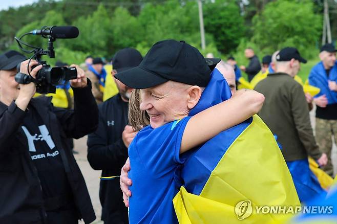 돌아온 우크라이나 포로 [AFP/볼로디미르 젤렌스키 우크라이나 대통령 텔레그램. 재판매 및 DB 금지]