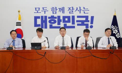 ◇더불어민주당 김병기 당대표 직무대행 겸 원내대표가 19일 서울 여의도 국회에서 열린 정책조정회의에서 발언하고 있다. 연합뉴스