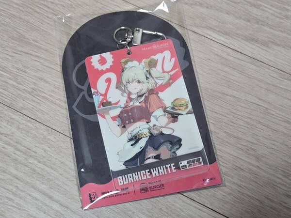 - 실물 보니까 엔비 아크릴 카드 키링도 탐난다