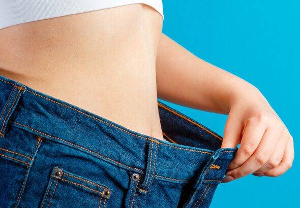 변비, 나트륨 과다 섭취, 잘못된 식습관 등 다양한 이유로 배가 부풀고 뱃살이 볼록해질 수 있다. [사진=게티이미지뱅크]