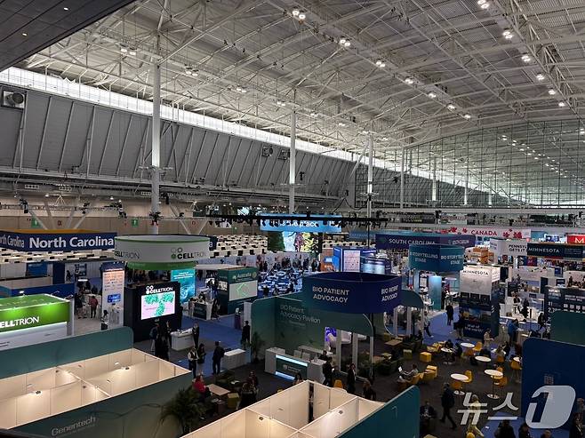 16~19일(현지시간) 미국 보스턴 컨벤션 전시 센터에서 열린 바이오 USA 2025 전경. /김정은 기자