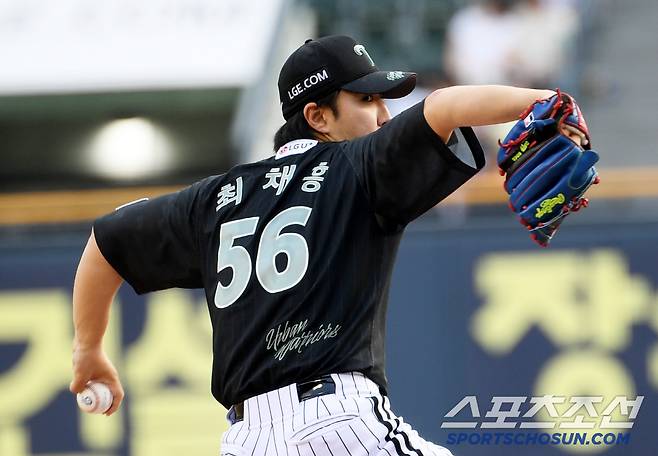 19일 잠실구장에서 열린 LG 트윈스와 NC 다이노스의 경기. LG 최채흥이 역투하고 있다. 잠실=박재만 기자 pjm@sportschosun.com/2025.06.19/