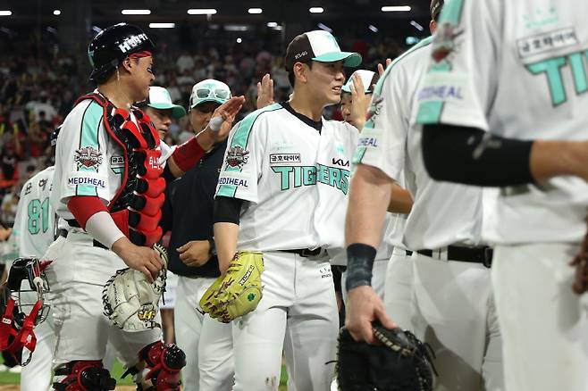 성영탁(가운데) 사진=KIA 타이거즈