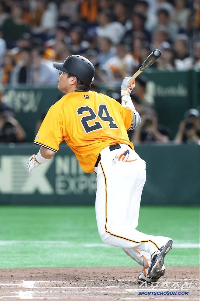 9회 1사후 기타야마의 노히트노런을 홈런으로 깨트린 요미우리 오시로. 우월 1점 홈런을 터트렸다. 사진캡처=요미우리 자이언츠 SNS