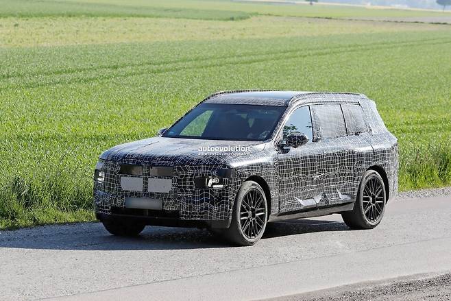 사진 : BMW X7 풀체인지 테스트카 (출처=Autoevolution)