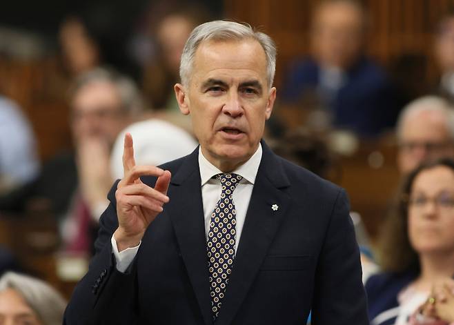 마크 카니 캐나다 총리는 19일 기자회견에서 미국산 철강 및 알루미늄에 부과하는 보복관세를 조정할 수 있다고 했다./AP 연합뉴스