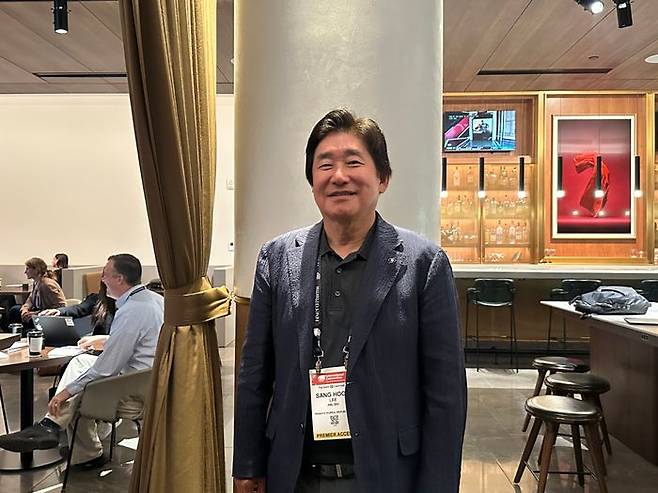 이상훈 에이비엘바이오 대표가 19일(현지시간) 바이오 USA 행사장 인근에서 기념 사진을 촬영하고 있다. ⓒ데일리안 이소영 기자