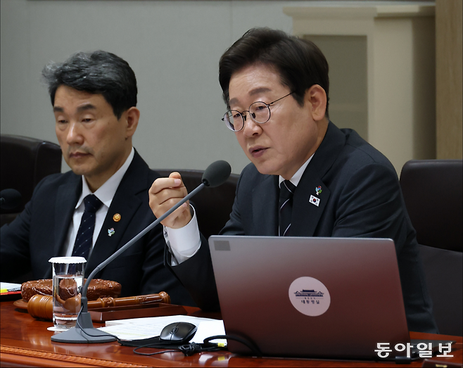 이재명 대통령이 19일 서울 용산 대통령실청사에서 국무회의를 주재하고 있다. 대통령실사진기자단