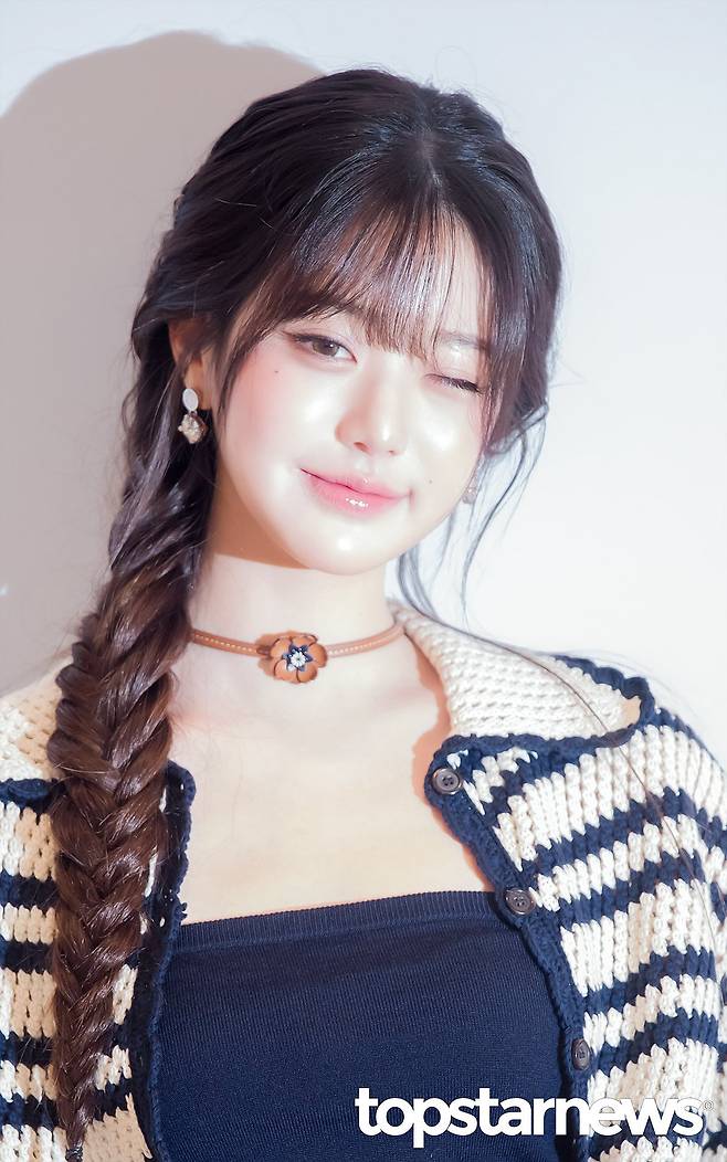 15703874_1614114_3632.jpg 오늘자 미우미우 아이브 장원영 기사사진