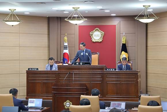 장종민 의장이 정례회 폐회를 선언하고 있다. [사진=임실군의회 ]