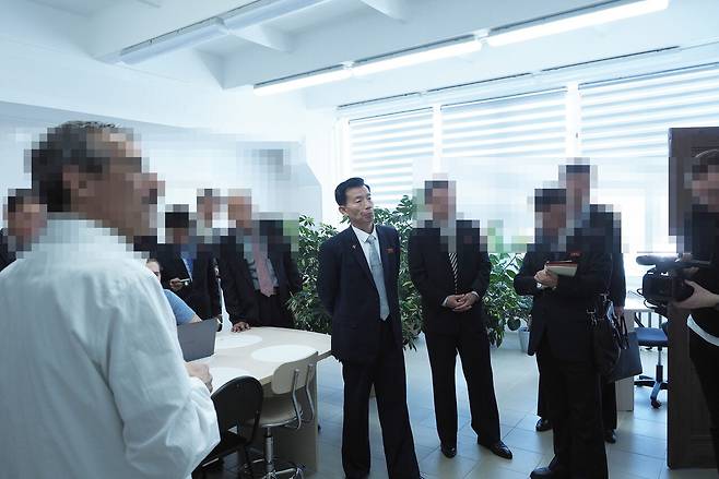 조선-니카라과 친선협회 부회장을 맡고 있는 김광욱(가운데) 최고인민회의 대의원 겸 농업과학원장이 지난해 2월19일(현지시간) 러시아 연방예산과학원을 방문했을 당시 모습. 당시 김광욱은 16명의 ‘농업과학원 일군’을 이끌고 러시아를 방문했다. [사진 러시아 연방예산과학원]