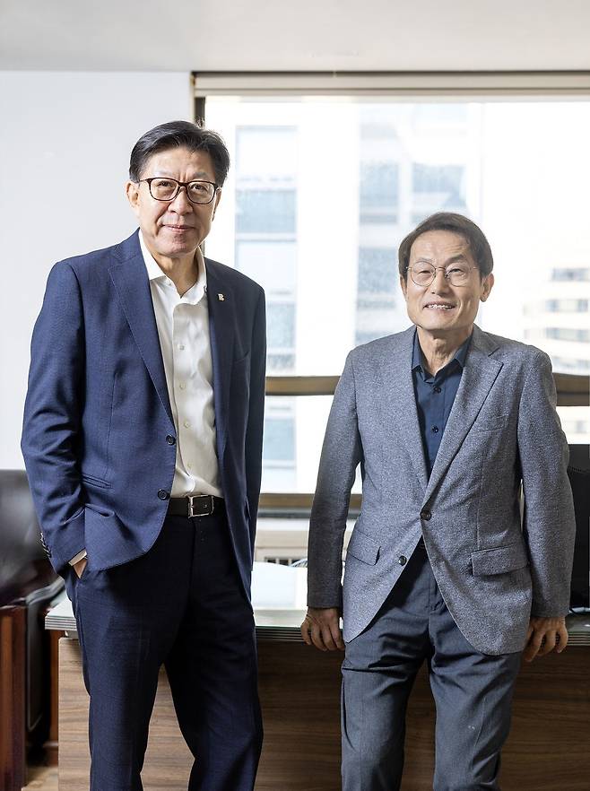 6월12일 서울 여의도에서 보수적 공화주의자 박형준과 진보적 공화주의자 조희연이 시국을 진단하고 시대적 과제를 토론했다. 두 사람은 학자 출신으로 서로를 존중하며 오랜 친분을 유지해오고 있다. 김정훈 기자