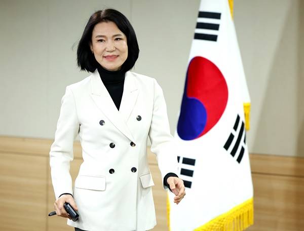 ▲이진숙 방송통신위원회 위원장이 지난 3월 정부과천청사 방통위에서 열린 6차 위원회 회의에 참석하고 있다. ⓒ연합뉴스