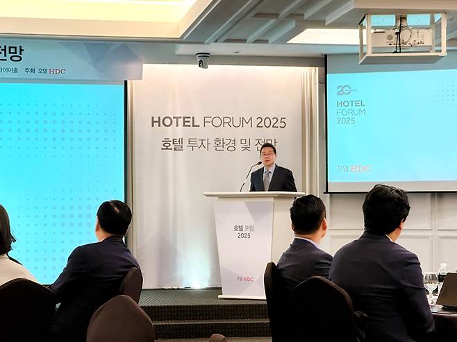 개회사 진행하는 이성용 호텔 HDC 대표 / 사진=권효정 여행+ 기자