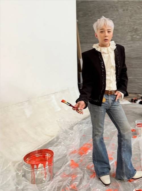 19일 가수 지드래곤이 자신의 부계정을 통해 근황 사진을 공개했다. 사진=지드래곤 SNS