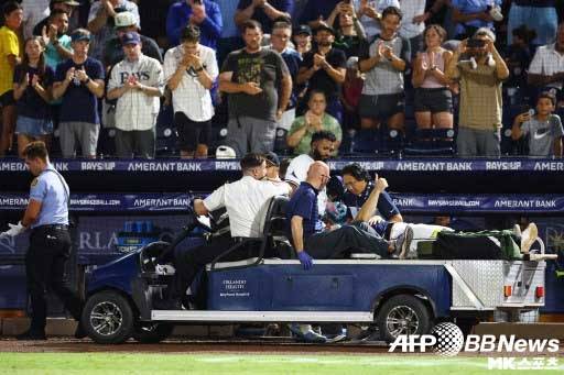 탬파베이 투수 헌터 비기가 경기 도중 파울 타구에 머리를 맞았다. 사진(美 탬파)=ⓒAFPBBNews = News1