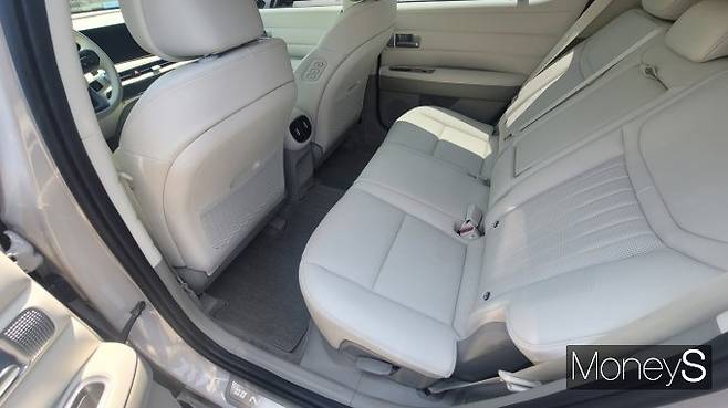 '디 올 뉴 넥쏘'의 2열은 성인 남성이 앉기에도 공간이 충분하다. /사진=김창성 기자
