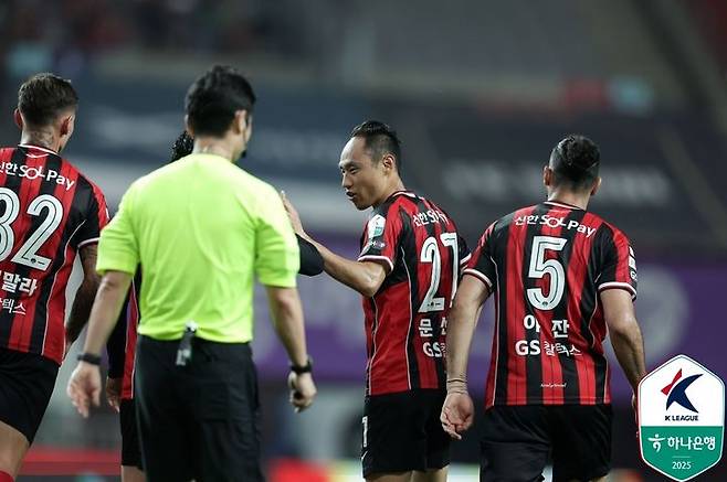 [서울=뉴시스] 프로축구 K리그1 FC서울의 문선민. (사진=한국프로축구연맹 제공) *재판매 및 DB 금지