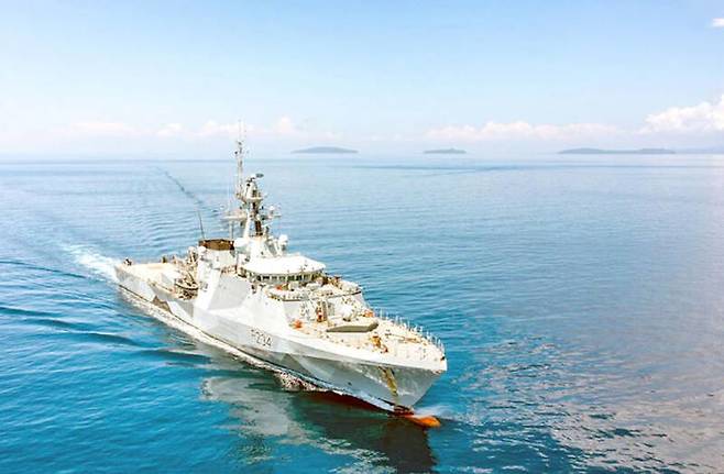 [서울=뉴시스]중국이 19일 밤부터 20일 새벽까지 74대의 전투기를 대만을 향해 보냈는데, 이 중 61대는 중국과 대만 간 대만해협 중앙선을 침범했다. 이에 앞서 대만 외교부는 19일 영국 해군 해상초계함 HMS 스페이호가 대만해협을 통과하는 것을 "확인하고 환영한다"며. 영국 초계함의 대만해협 통과는 대만해협의 공해상 지위를 재확인했다"고 밝혔다. 사진은 영국 해상 초계함 HMS 스페이호. 2025.06.20. <사진 출처 : 타이베이 타임스> 2025.06.20.