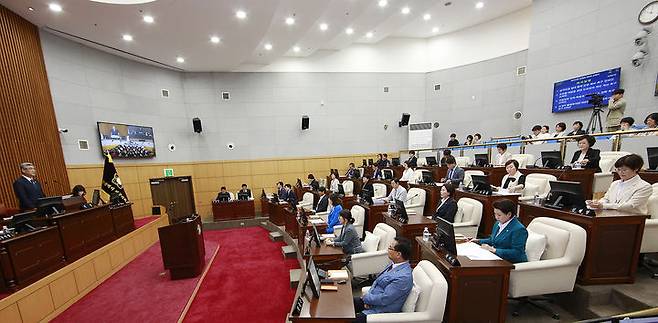 [대전=뉴시스] 조명휘 기자 = 대전 서구의회가 20일 제290회 제1차 정례회를 폐회하고 있다. (사진= 서구의회 제공) 2025.06.20. photo@newsis.com *재판매 및 DB 금지