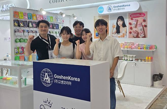 동국대 WISE캠퍼스 GTE 사업단 참여 학생들이 튀르키예 이스탄불에서 열린 'Beauty Eurasia 2025' 뷰티 전시회에 참가해 한국 기업의 글로벌 마케팅을 지원했다. 동국대 제공