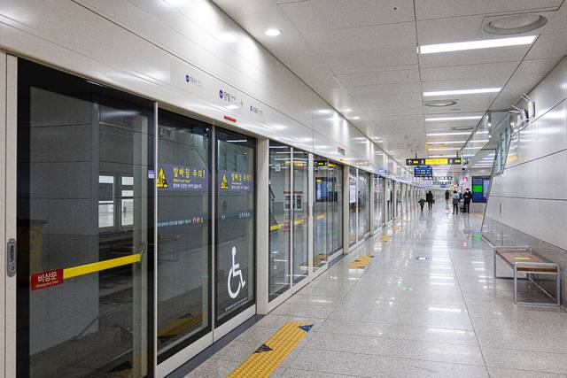 지하철 냉난방 민원 제기가 과하다는 목소리가 높다. 사진은 기사의 특정 사실과 관련 없음. 이미지투데이