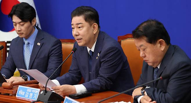 더불어민주당 김병기 당대표 직무대행 겸 원내대표가 20일 서울 여의도 국회에서 열린 최고위원회의에서&nbsp;발언을 하고 있다. 허정호 선임기자
