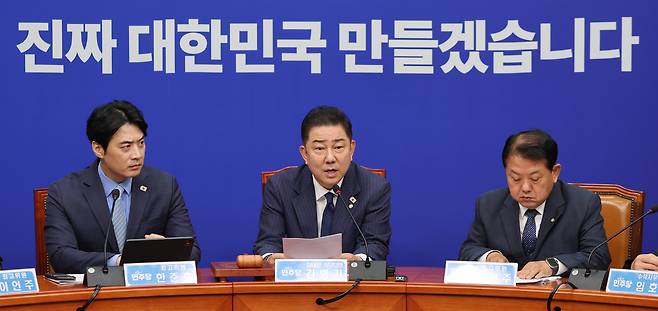 더불어민주당 김병기 당대표 직무대행 겸 원내대표가 20일 서울 여의도 국회에서 열린 최고위원회의에서&nbsp;발언을 하고 있다. 허정호 선임기자