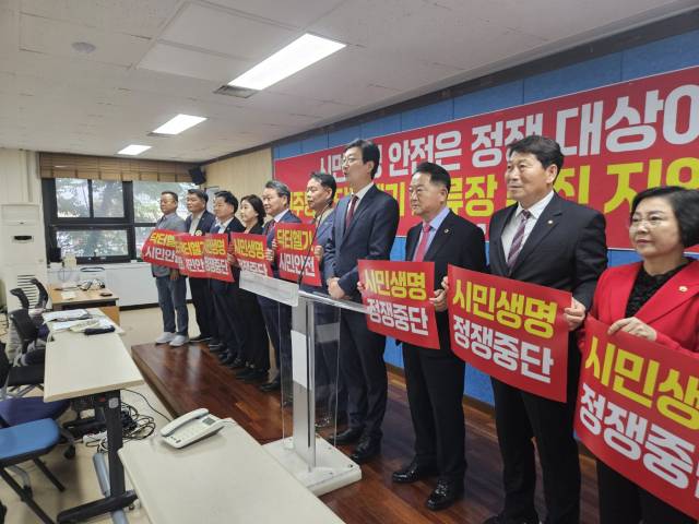 국민의힘 인천시당이 20일 인천시청 기자브리핑룸에서 ‘닥터헬기 계류장 설치’ 기자회견을 열고 있다. 인천=안재균 기자