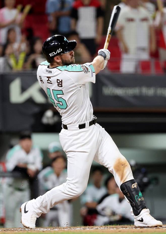 ▲ 위즈덤은 타격 포인트를 조금 더 앞으로 당기기 위해 노력했고, 그 결실이 조금씩 나오고 있다 ⓒ연합뉴스