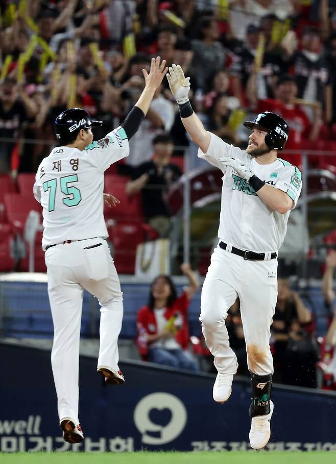 ▲ 19일 광주 KT전에서 시즌 13호 홈런을 터뜨리며 모처럼 손맛을 본 위즈덤 ⓒ연합뉴스