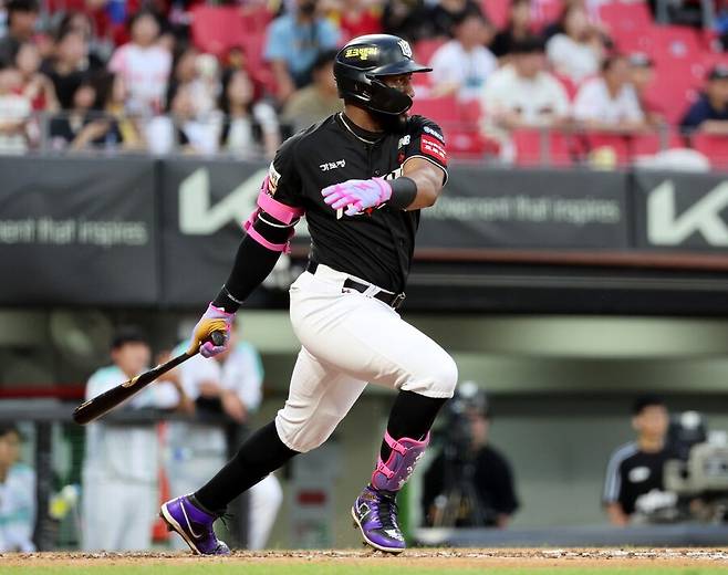 ▲ 주축 야수들의 부상 공백이 큰 가운데 로하스의 반등은 KT에 반드시 필요한 요소다 ⓒ연합뉴스