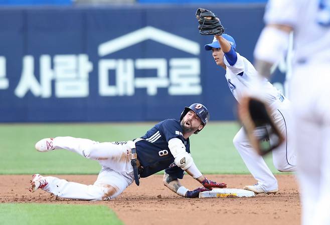 19일 두산 베어스 케이브(왼쪽)의 모습. /사진=두산 베어스 제공