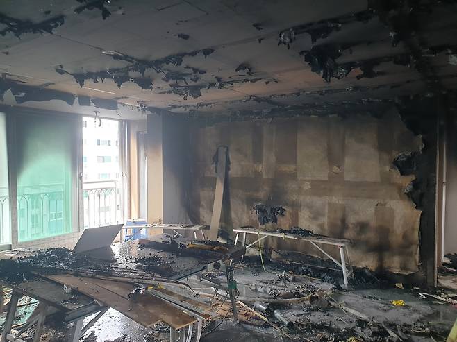 도시가스 배관 자르다 불 난 아파트 [광주 광산소방서 제공. 재판매 및 DB 금지]