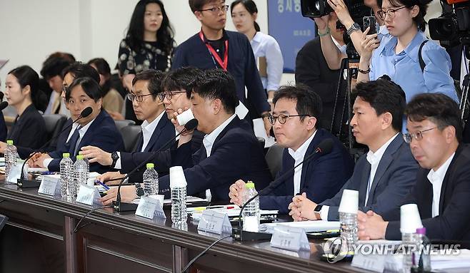 국정기획위 업무보고 참석한 대검찰청 (서울=연합뉴스) 최재구 기자 = 20일 서울 종로구 국정기획위원회에서 열린 정치행정분과 검찰청 업무보고에 대검찰청 관계자들이 참석해 있다. 2025.6.20 [공동취재] jjaeck9@yna.co.kr