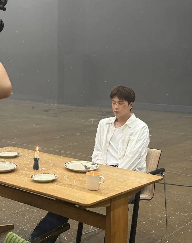 사진 = 육성재 인스타그램