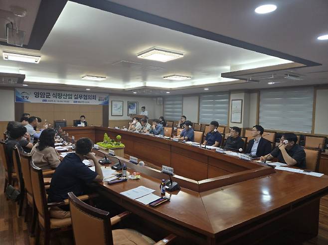 전남 영암군은 최근 군청에서 '식량산업종합계획 실무협의회'를 열고 영암쌀 산업 경쟁력 제고와 함께 콩·고구마 등 전략 작물 재배 성과를 점검하고 향후 추진 방향을 논의했다. /영암군 제공