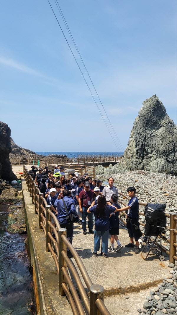 (사)미래사회생태환경교육연합(이사장 이해우)은 지난 18일부터 21일까지 3박 4일간 '울릉도·독도 환경탐사대'를 운영하며 지역 초등학생들과 함께 뜻깊은 생태 탐사를 진행했다.