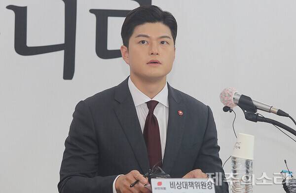 제주를 찾은 국민의힘 김용태 비상대책위원장이 모두발언을 하면서 4.3에 대한 왜곡된 시선을 드러냈다. ⓒ제주의소리