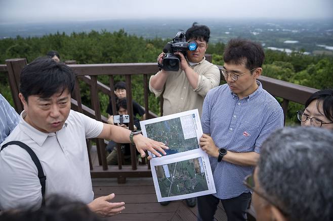 대수산봉을 찾은 협의회 위원들.