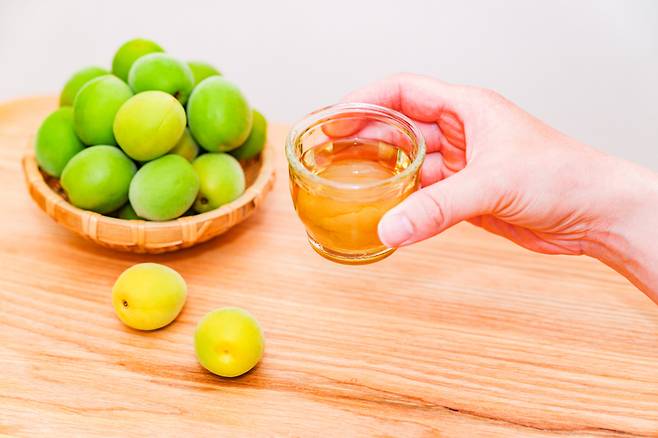 매실에는 간기능 개선에 효과적인 피루브산이라는 성분이 있어 음주 후에 먹는 것도 추천한다. [사진= 게티이미지뱅크]