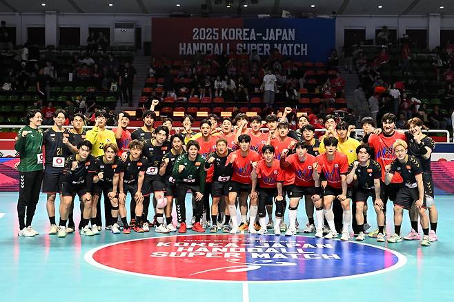 한국 남자 핸드볼이 한일정기전에서 일본을 꺾었다.(대한핸드볼협회 제공)