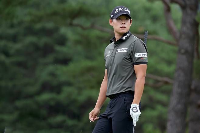 KPGA 선수권 3라운드 단독 선두에 오른 신용구(KPGA 제공)