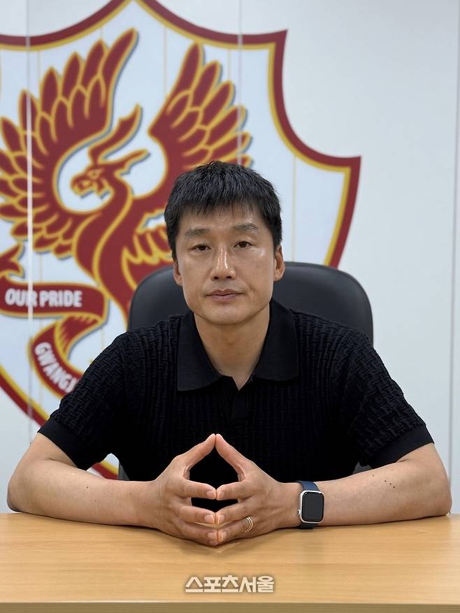 광주FC 이정효 감독이 20일 광주축구전용경기장에서 본지와 만나 인터뷰하고 있다. 광주 | 정다워 기자