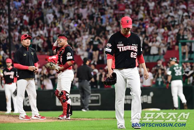 21일 인천 SSG랜더스필드에서 열린 SSG와 KIA의 경기. 9회말 2실점 블론세이브 후 강판 당하는 KIA 마무리 정해영. 인천=송정헌 기자songs@sportschosun.com/2025.06.21/