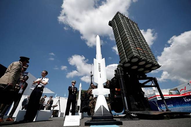 16일(현지시간) 파리 에어쇼에 출품된 아스터 미사일 방어체계의 모습. 아스터 미사일은 프랑스와 이탈리아가 공동개발한 방공시스템이다. 로이터연합뉴스