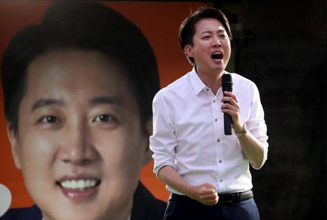 이준석 개혁신당 대선 후보가 2일 대구 수성구 수성못 상화동산에서 열린 집중유세에서 지지를 호소하고 있다. 대구=뉴시스