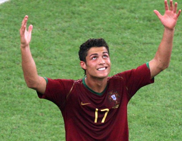 19세 때의 크리스티아누 호날두. 호날두는 2006~07시즌 맨체스터 유나이티드에서 생애 처음으로 단일 시즌 17골을 넣어 두 자릿수 득점을 기록했다. 프랑크푸르트=로이터 연합뉴스