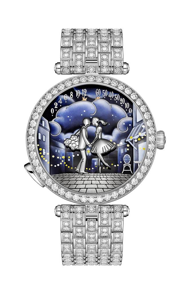 자정과 정오 두 번 만나 입맞춤 광경을 연출한다. 단, 8시 방향에 있는 버튼을 누르면 떨어져 있던 연인 모티브가 가운데에 모이는 온-디맨드 오토마통 메커니즘을 탑재했다. 사진 반클리프 아펠