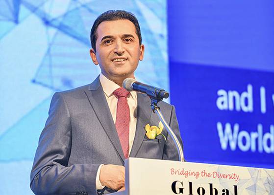 글로벌 비즈니스 모임인 GBA 행사에서 오시난 회장이 인사말을 하고 있다. [사진 오시난]